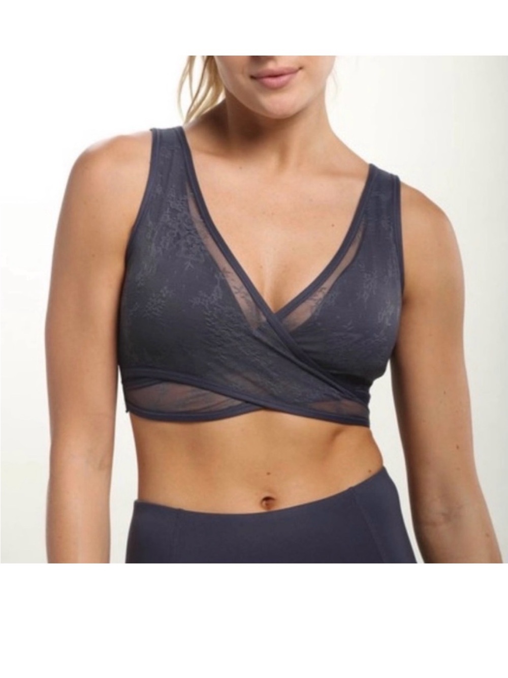Wireless Wrap Lace Bralette in black